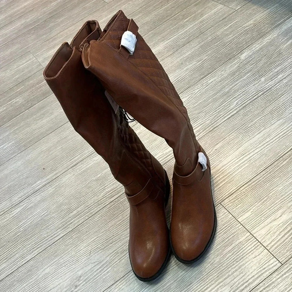 NWT St John's Bay Darling Cognac SJB  Darling Faux Leather Knee high Boots SZ 8M - Picture 1 of 11